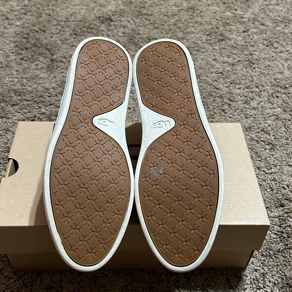 UGG - Picture 5 of 9